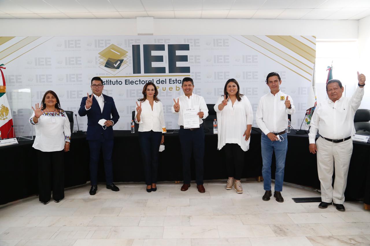 Se registra Eduardo Rivera ante el IEE como candidato a la alcaldía de Puebla