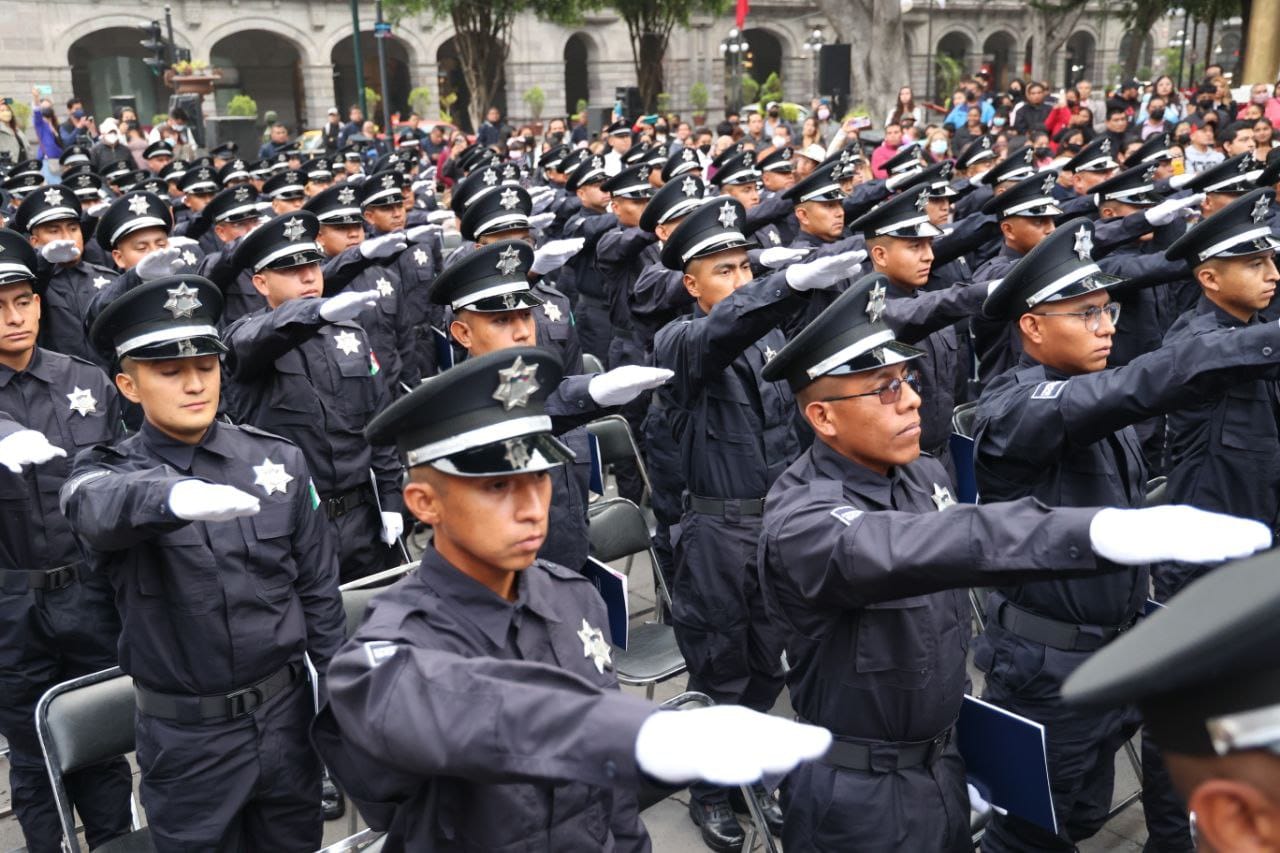 Eduardo Rivera toma protesta a 108 nuevos policías municipales