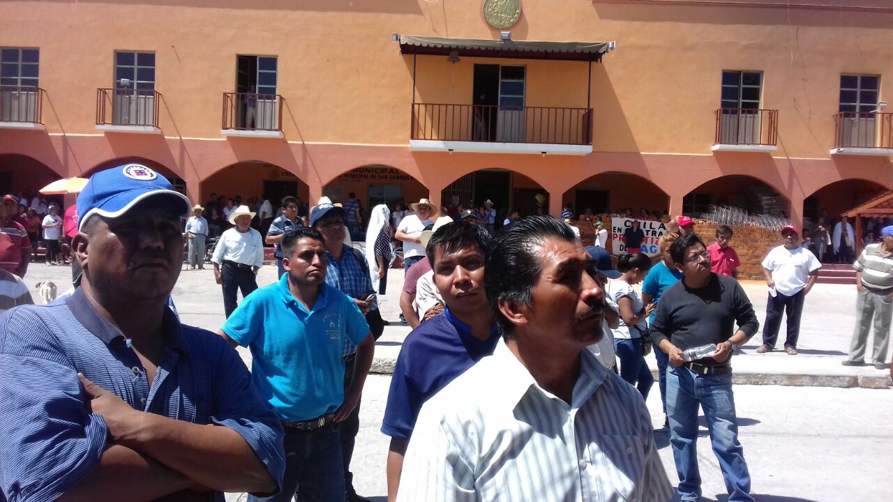 Pobladores exigen a edil que evite privatizar el agua de Chilac