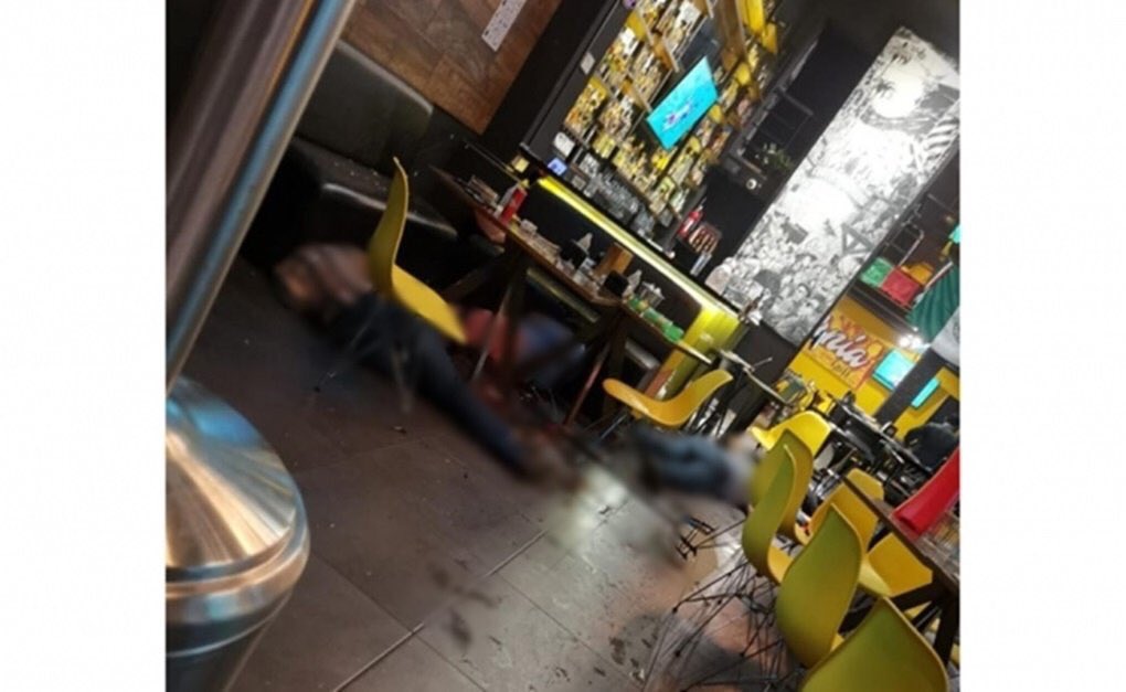 VIDEO Comando ejecuta a cuatro hombres en bar de Uruapan