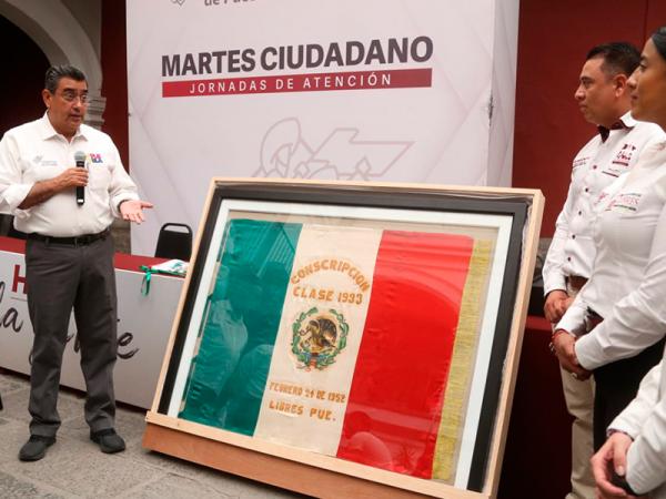 En Martes ciudadano, gobernador entrega bandera restaurada del municipio de Libres