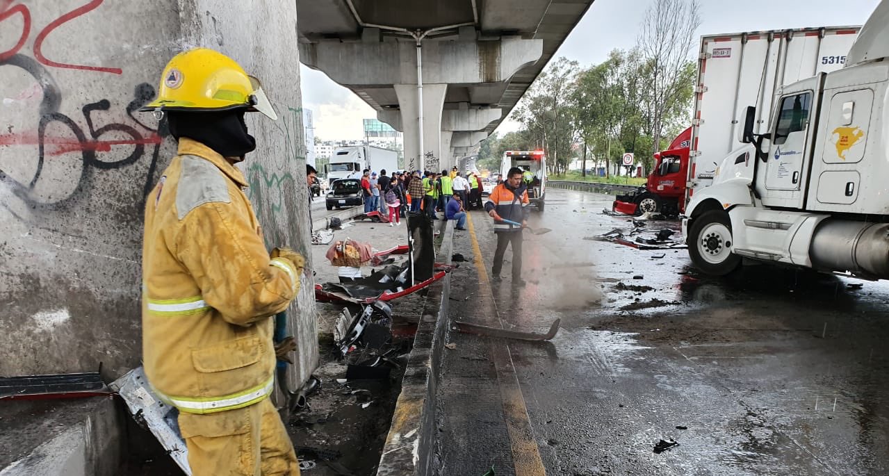 Choque de tráileres deja 6 lesionados en la México-Puebla