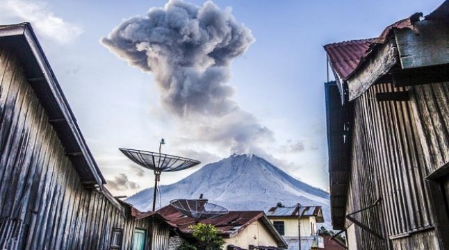 VIDEO Impresionante erupción del volcán Sinabung