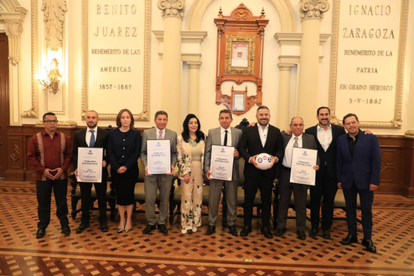 Ayuntamiento de Puebla reconoce como poblanos distinguidos a la familia Trujillo