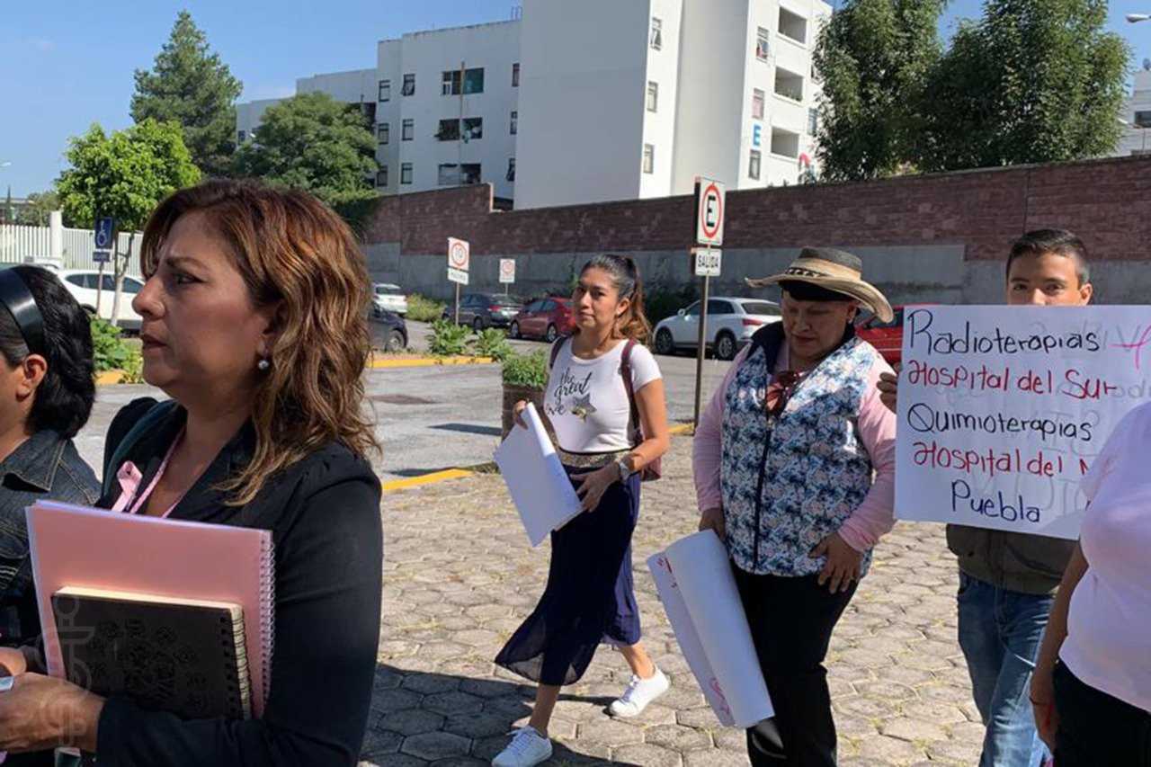 Denuncian retrasos en tratamientos para cáncer en hospitales poblanos