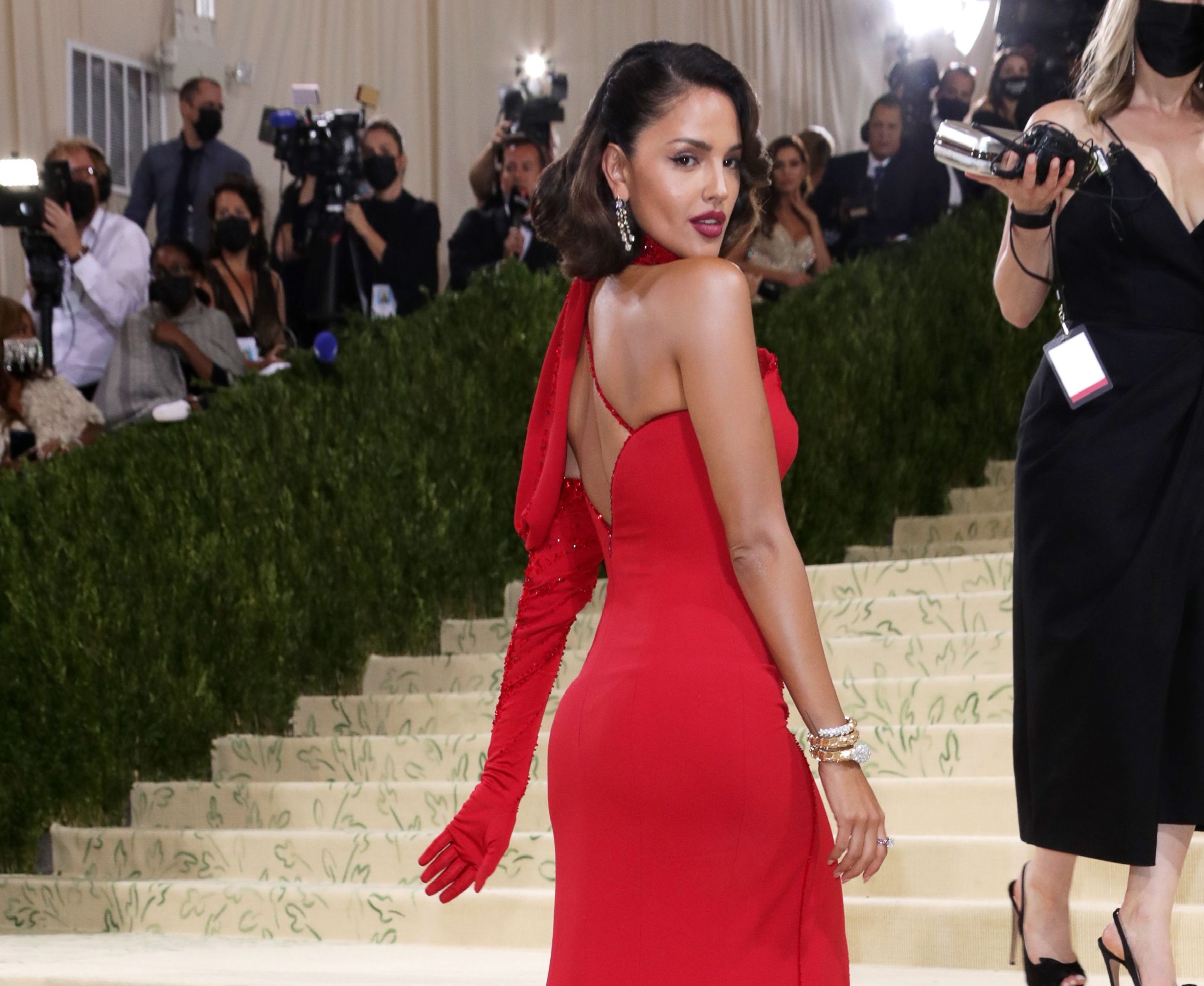 Eiza González presente en la Met Gala 