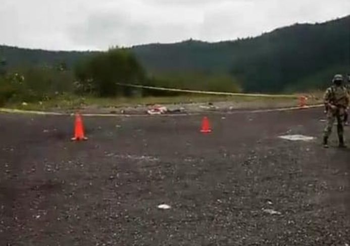 Hallan ejecutado y con mensaje en la autopista Puebla-Orizaba