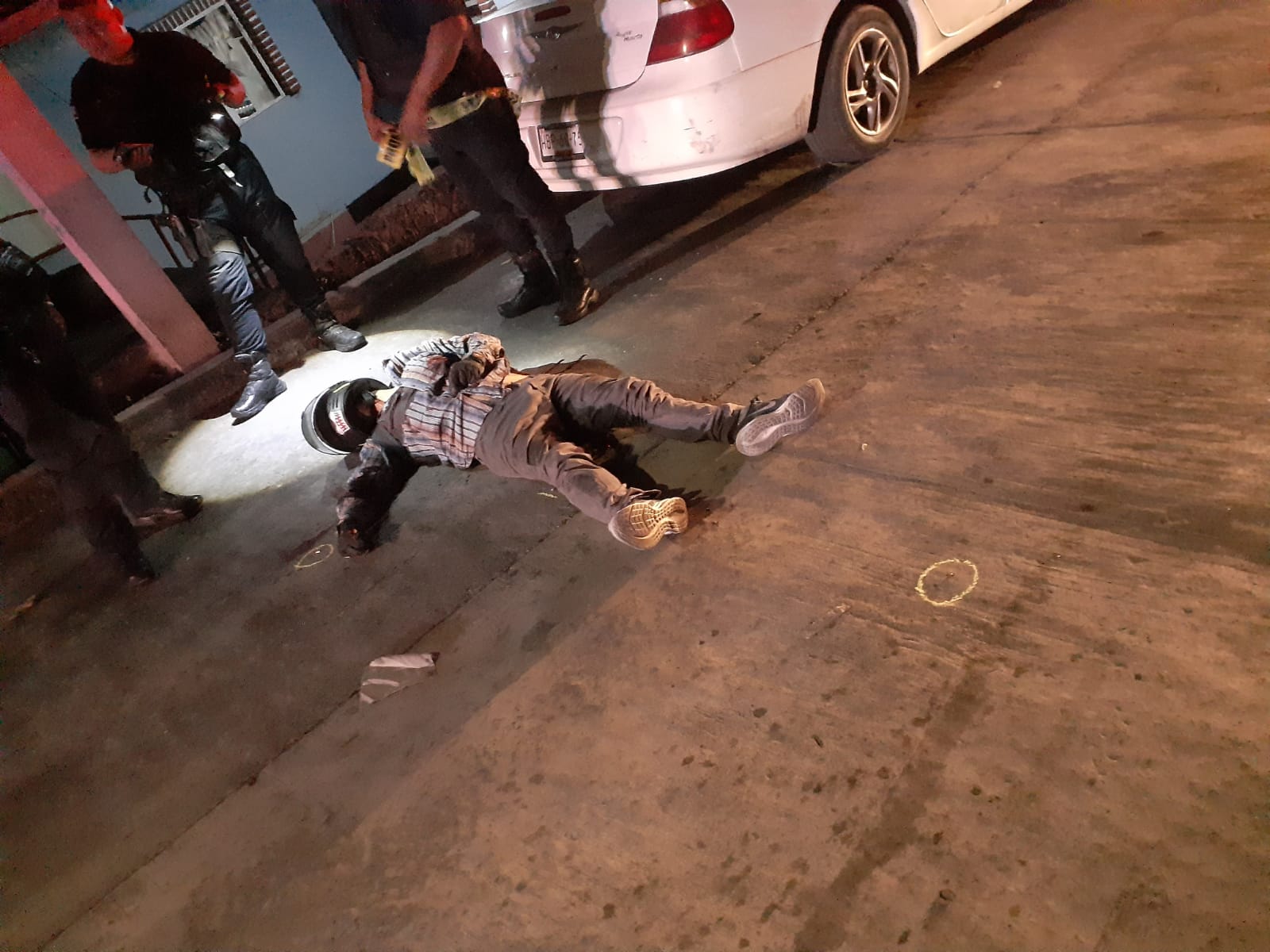 Ejecutan a hombre con más de 10 balazos frente al panteón municipal de Teziutlán