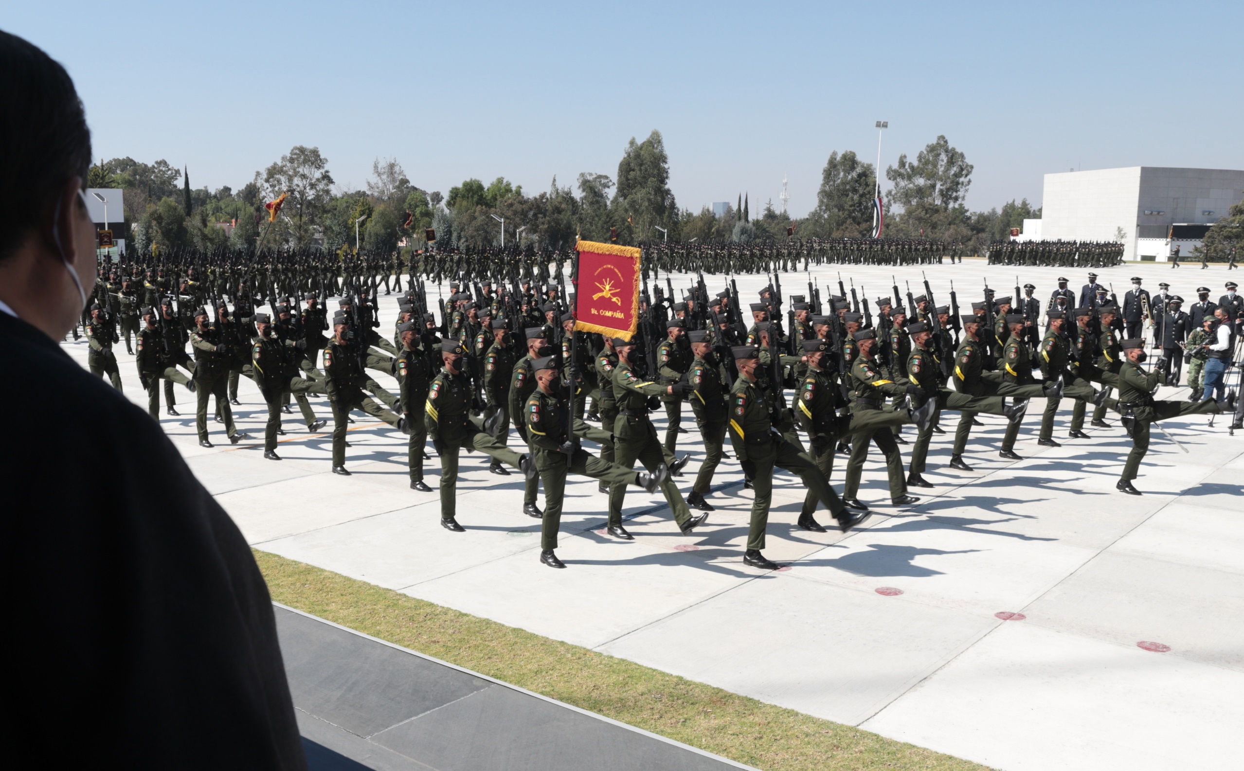 Las fuerzas armadas son indispensables para la estabilidad del país: MBH
