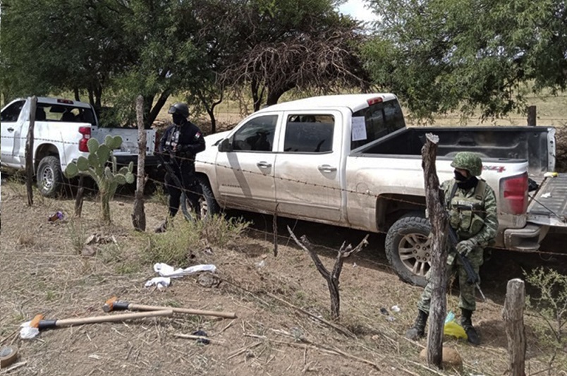 Asegura el Ejército a 11 personas, 16 armas y droga en Zacatecas