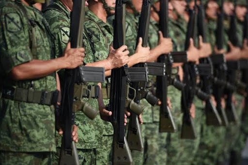 Suben ingresos de jóvenes a planteles militares en México