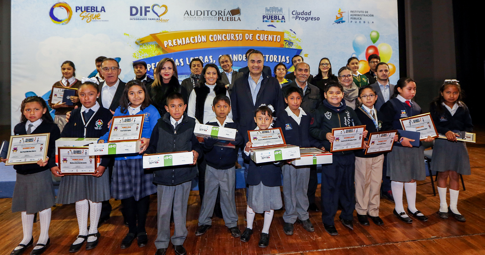 Auditoría Puebla premia a ganadores de concurso de cuento