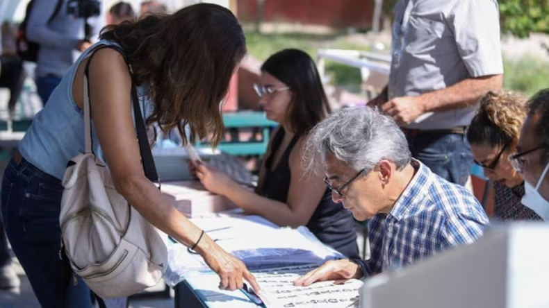 Pinceladas de una elección emproblemada