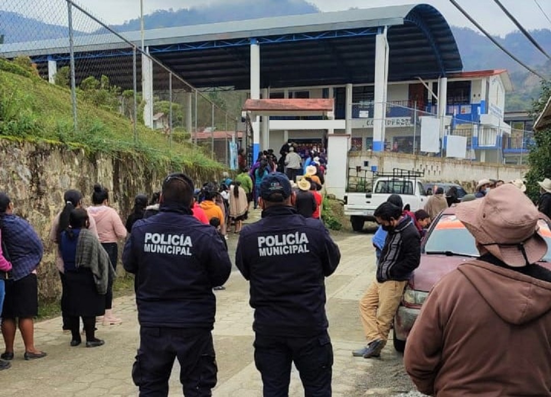 Sin lista nominal del INE realizan plebiscitos en Huauchinango