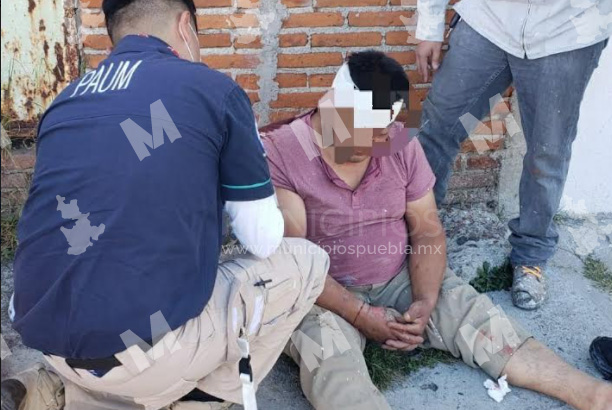Hombre sufre descarga eléctrica y cae de cornisa en la Vicente Ferrer