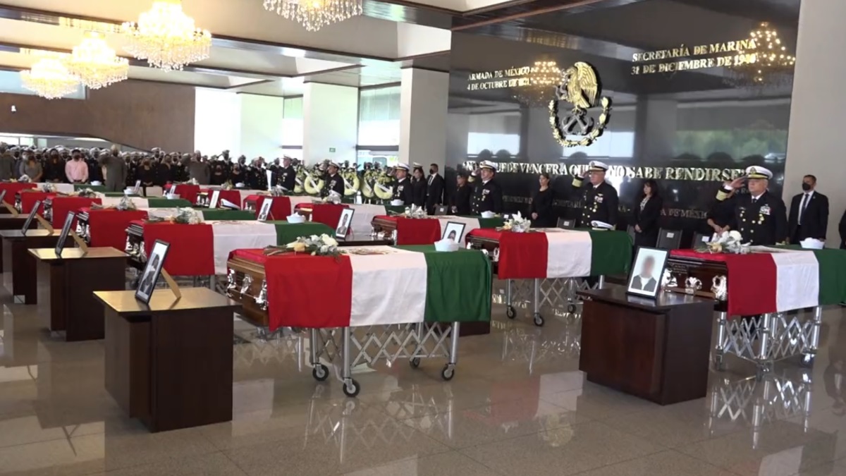 Homenajean a marinos muertos en accidente de helicóptero