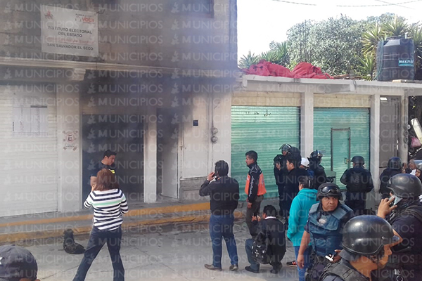 VIDEO: Queman paquetes electorales en San Salvador El Seco