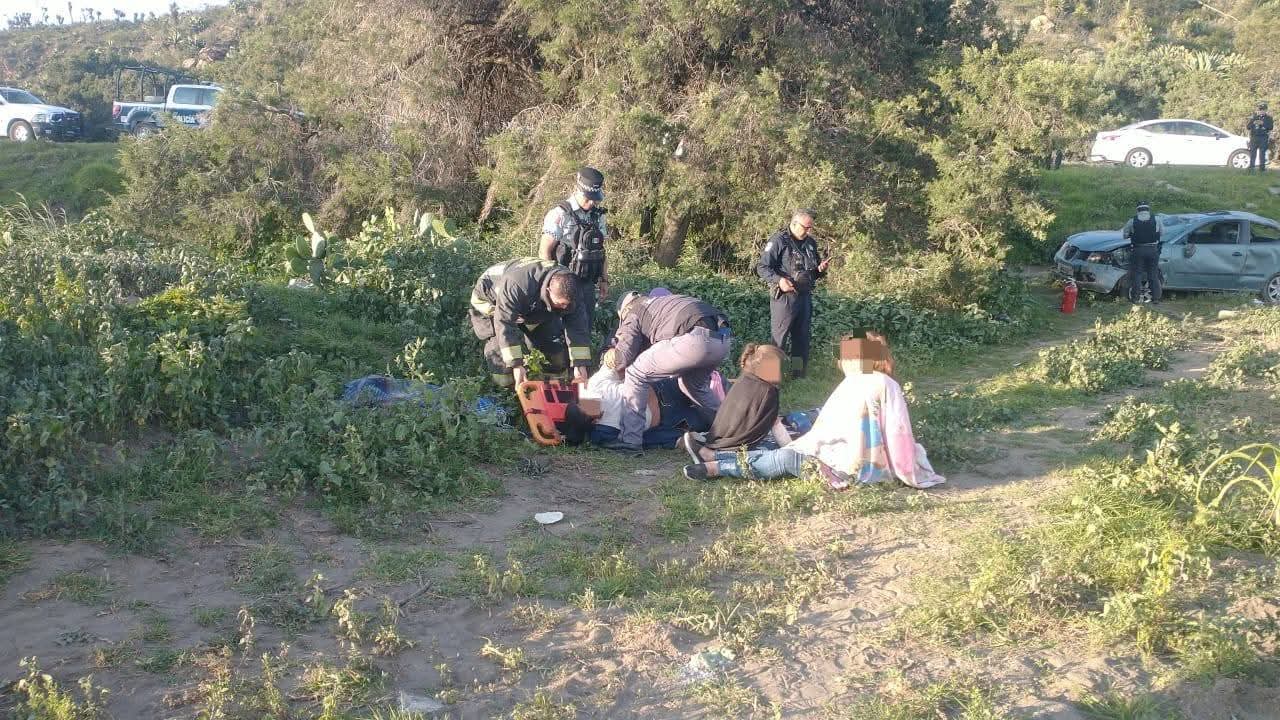 Volcadura en carretera El Seco-Azumbilla deja una familia herida