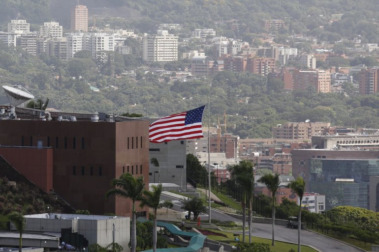 Desaloja EU a su embajada en Caracas