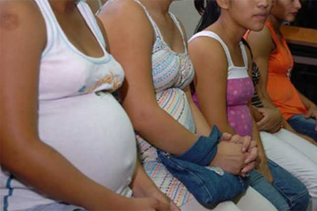 SEP destina 4.2 mdp en becas para jóvenes madres o embarazadas de Puebla
