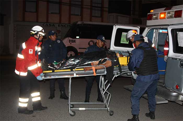 Riña campal deja siete policías heridos y seis detenidos en Texmelucan