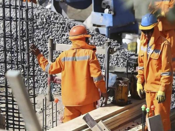Crece empleo en industrias manufactureras y de construcción