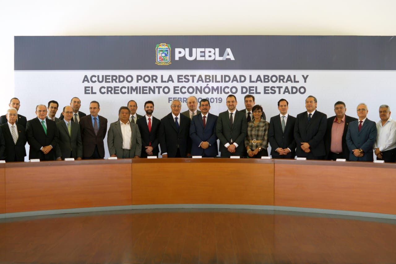 Pacheco Pulido firma acuerdo con sector productivo de Puebla