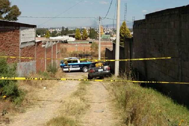 Hallan cadáver en la cajuela de un taxi, en San Andrés, Cholula  
