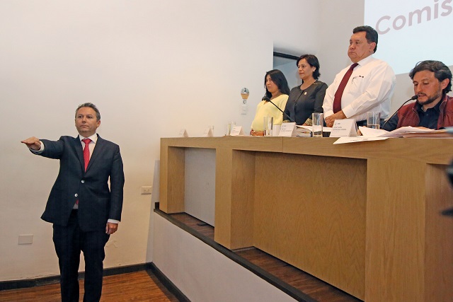 Nombran a Alberto Segovia encargado de despacho de la ASE