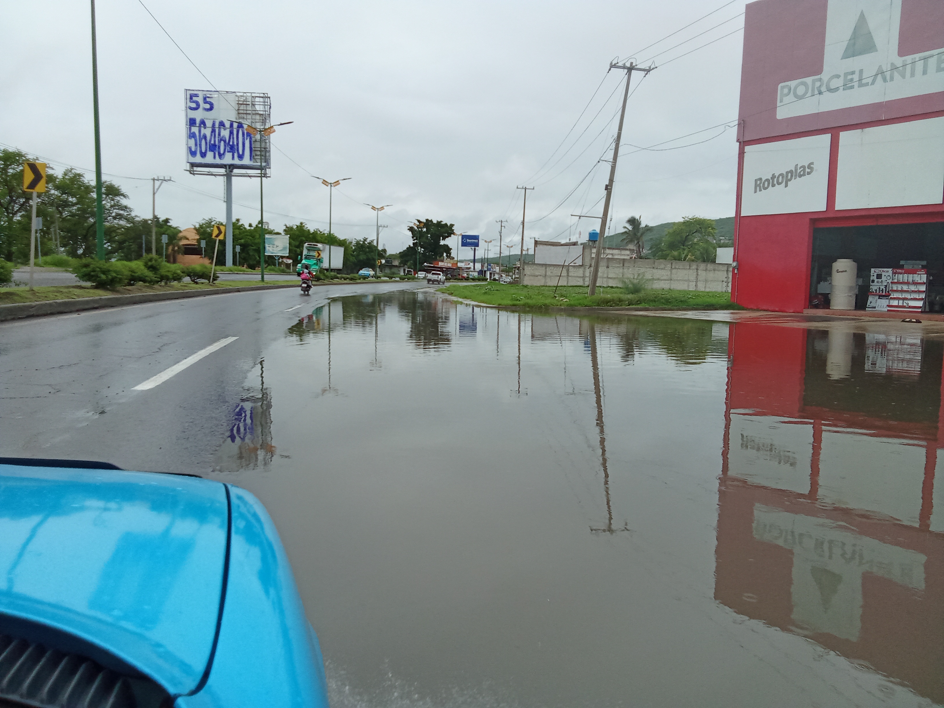 Lluvias dejan encharcamientos y coladeras tapadas en Izúcar