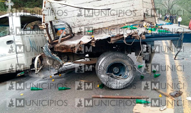 Autobús cae a barranco y deja 4 muertos y 20 heridos en Huauchinango