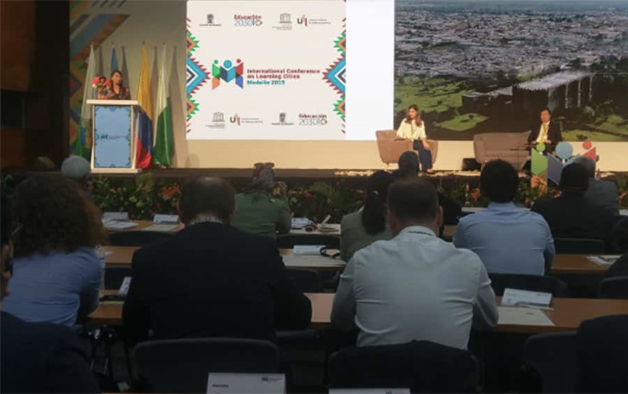 Critican a edil de Atlixco por viaje a Colombia