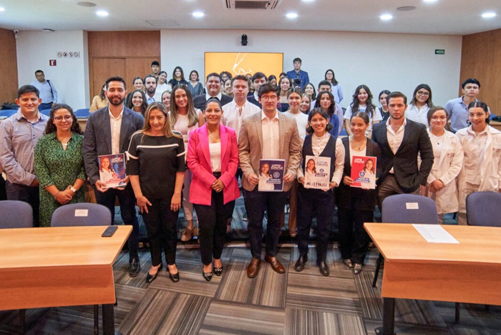 Lupita Cuautle se reúne con estudiantes de la Anáhuac Puebla