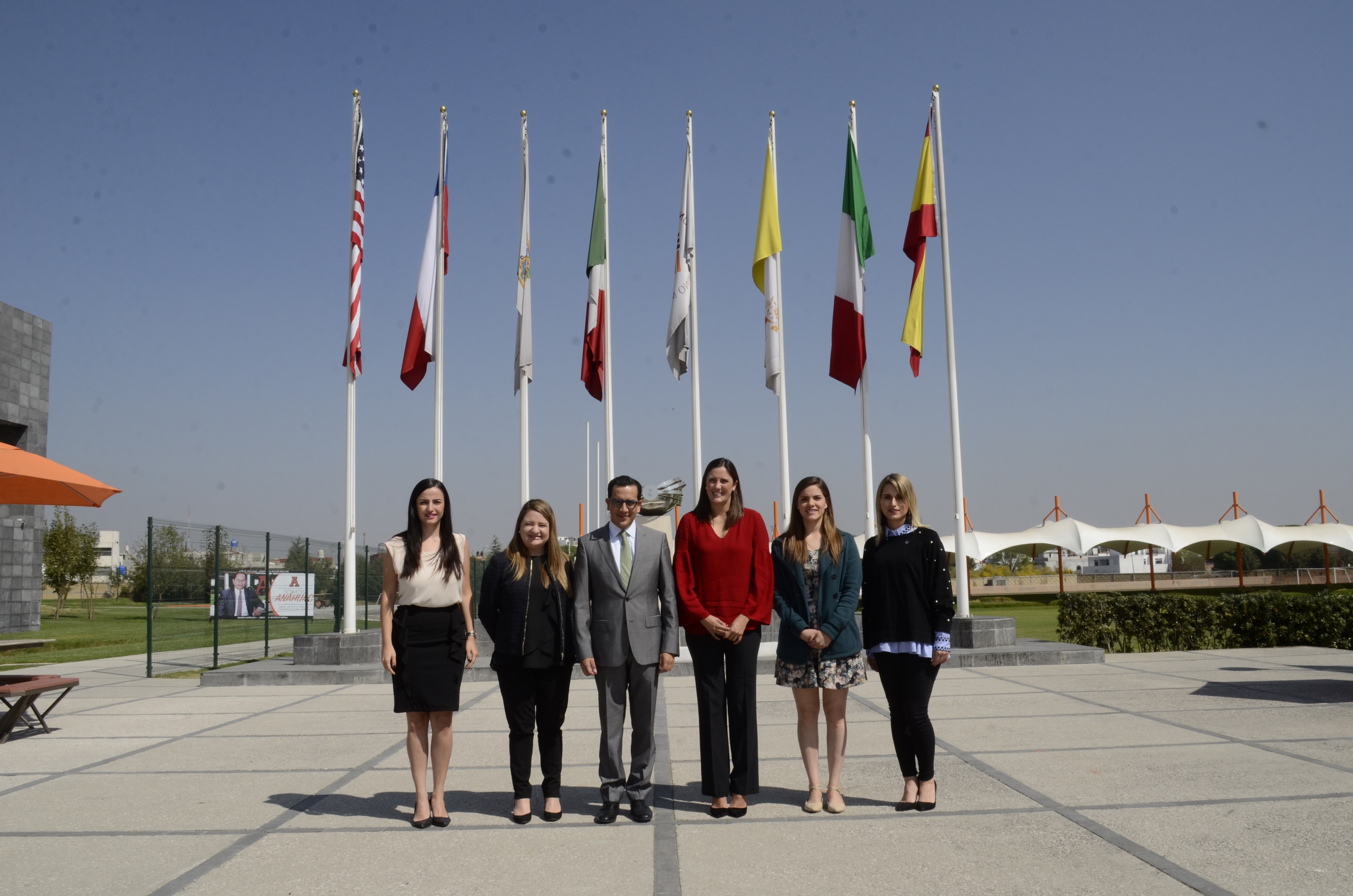 Titular de la SEP estatal se reúne  con alumnos de la Universidad Anáhuac