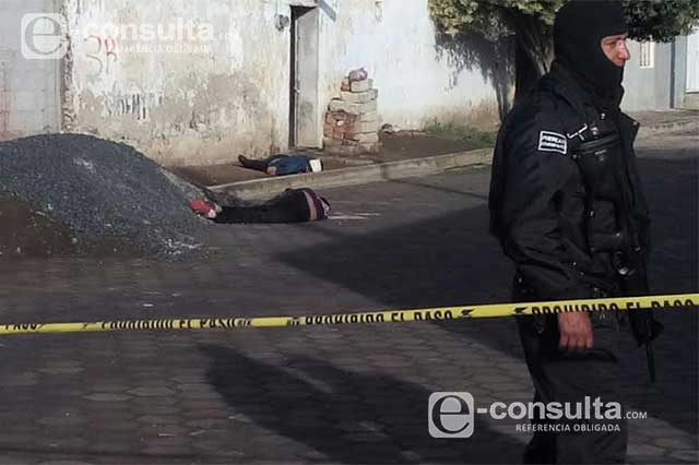 Sicarios ejecutan a 3 en Esperanza, balean a policías y huyen