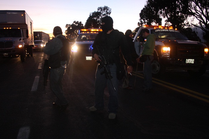 Se registra enfrentamiento entre policías y chupaductos en Quecholac