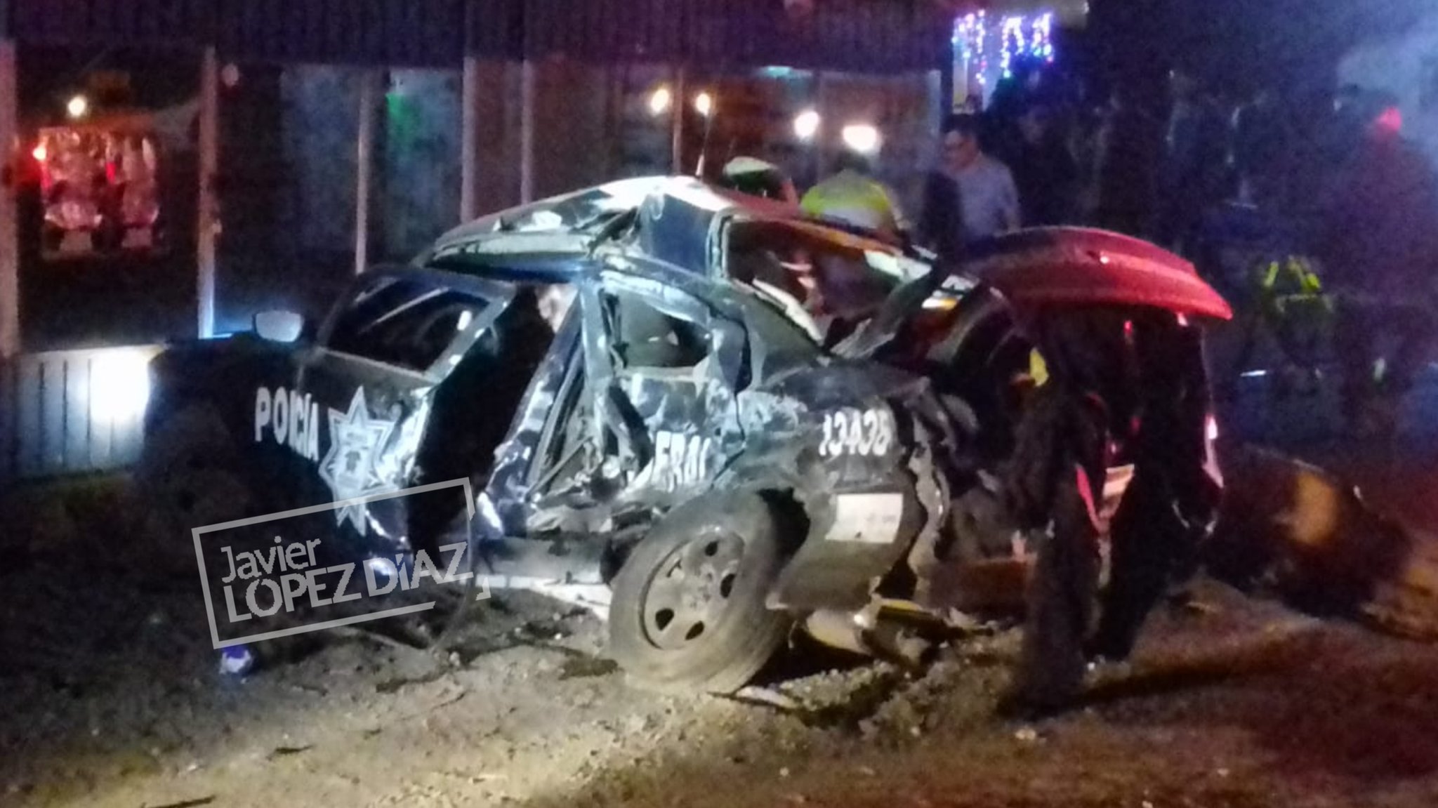 Autobús destroza patrulla de la Policía Federal en la Puebla-Orizaba