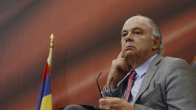 ¿En quién estaría pensando Enrique Krauze?