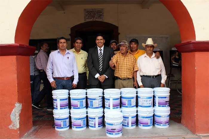 Edil de Huejotzingo entrega apoyos a San Mateo Capultitlán