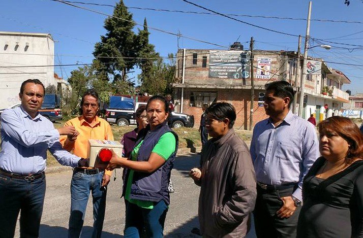 Ayuntamiento entrega alarmas vecinales en Cuautlancingo