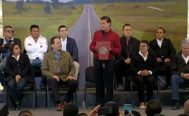 EPN precisa que han muerto 98 personas por el sismo de 8.2