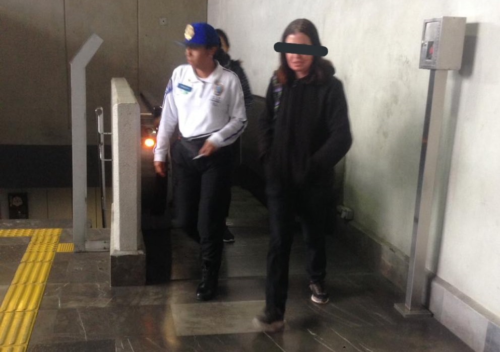 Mujer que manoseo a joven en el transporte es detenida