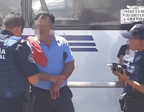 Chófer de ruta 67 es baleado en pleito vial frente al mercado Morelos