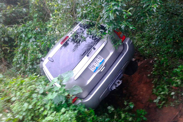 Camioneta volcada en Teziutlán tenía reporte de robo