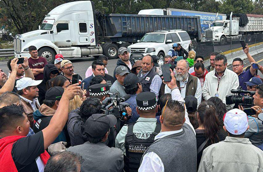 Trasportistas abren carril de la Puebla-Orizaba tras diálogo con Segob