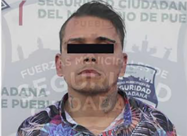 Vecinos detiene a sujeto que asaltó y atacó sexualmente a mujer en Puebla