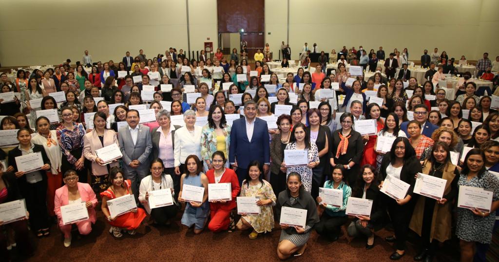SEP reconoce a docentes distinguidas de educación obligatoria y superior