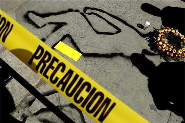 Encuentran 2 cadáveres junto a coche incendiado en la Mixteca