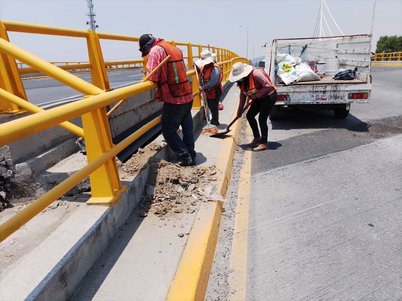 Retira Infraestructura escombro y desechos en puente Xonacatepec