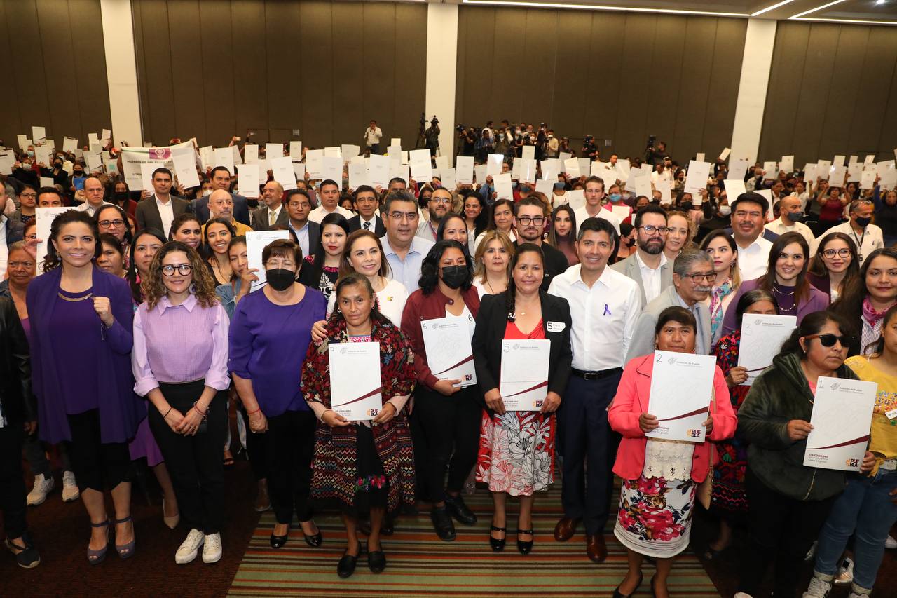 Este 8M, 610 mujeres recibieron sus escrituras en la capital poblana